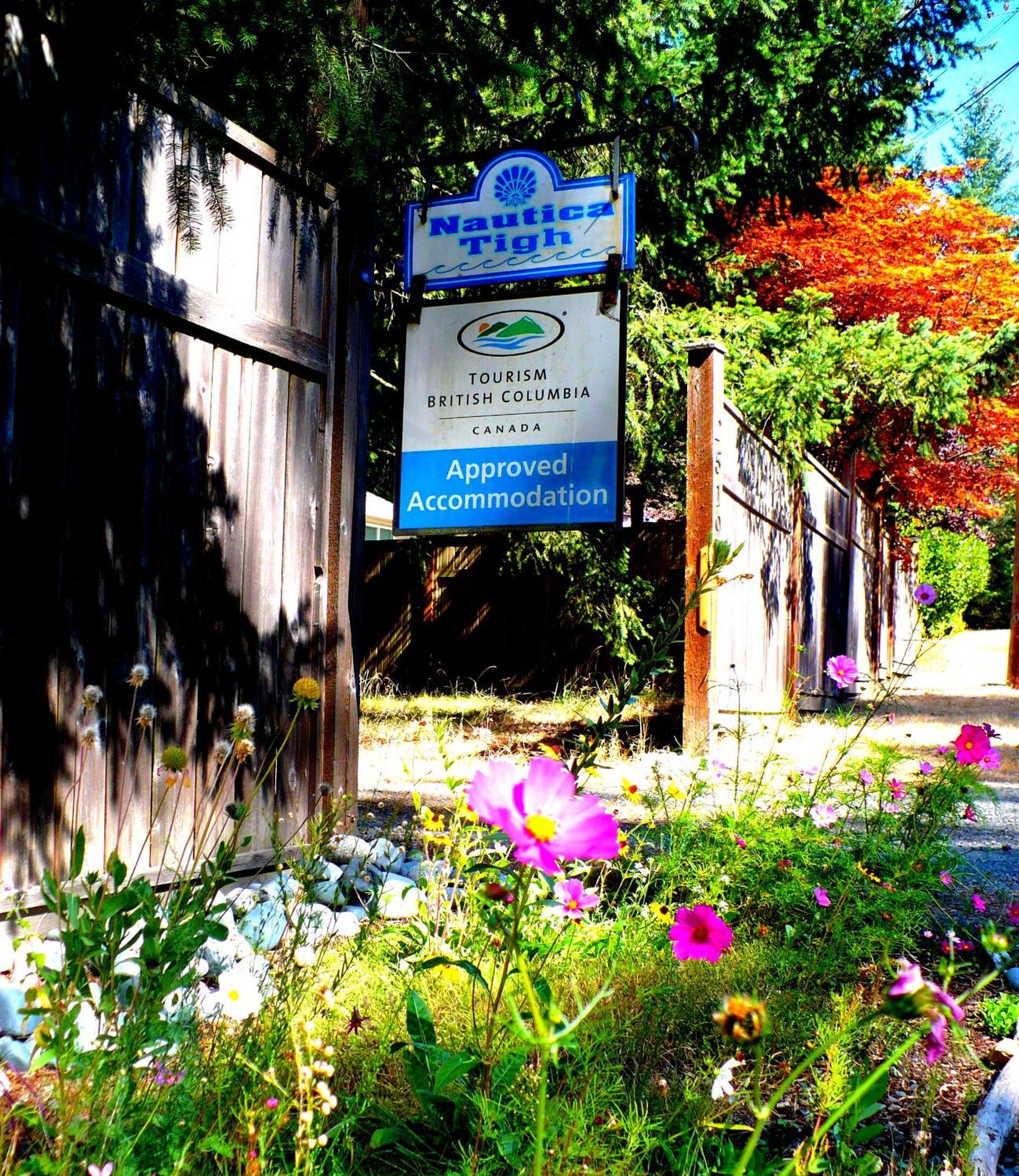At Nautica Tigh Private Keypad Entrances Acomodação com café da manhã Qualicum Beach Exterior foto