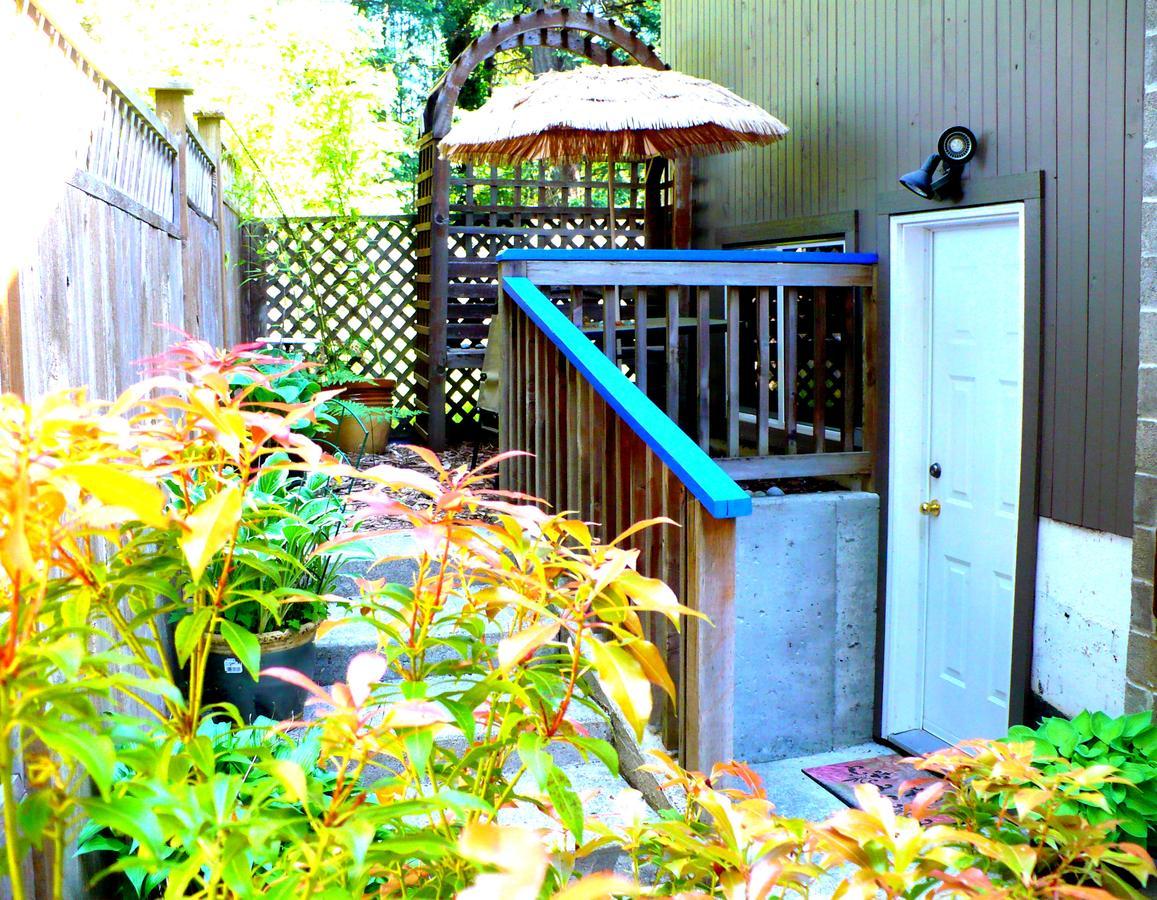 At Nautica Tigh Private Keypad Entrances Acomodação com café da manhã Qualicum Beach Exterior foto
